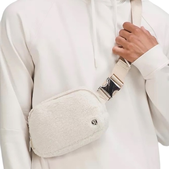 lululemon athletica Other - Lululemon Everywhere Belt Bag Fleece